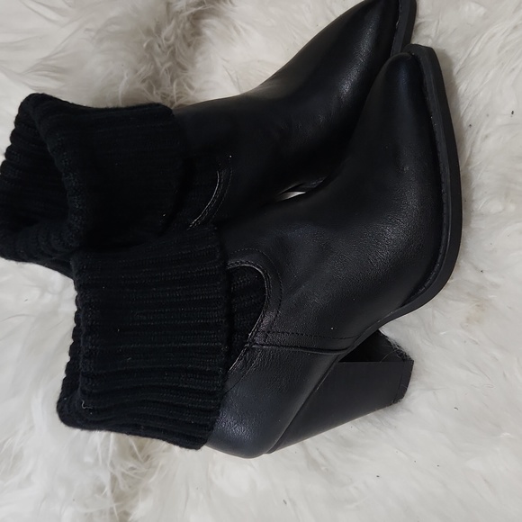 Black heeled booties size 6 - Picture 2 of 3